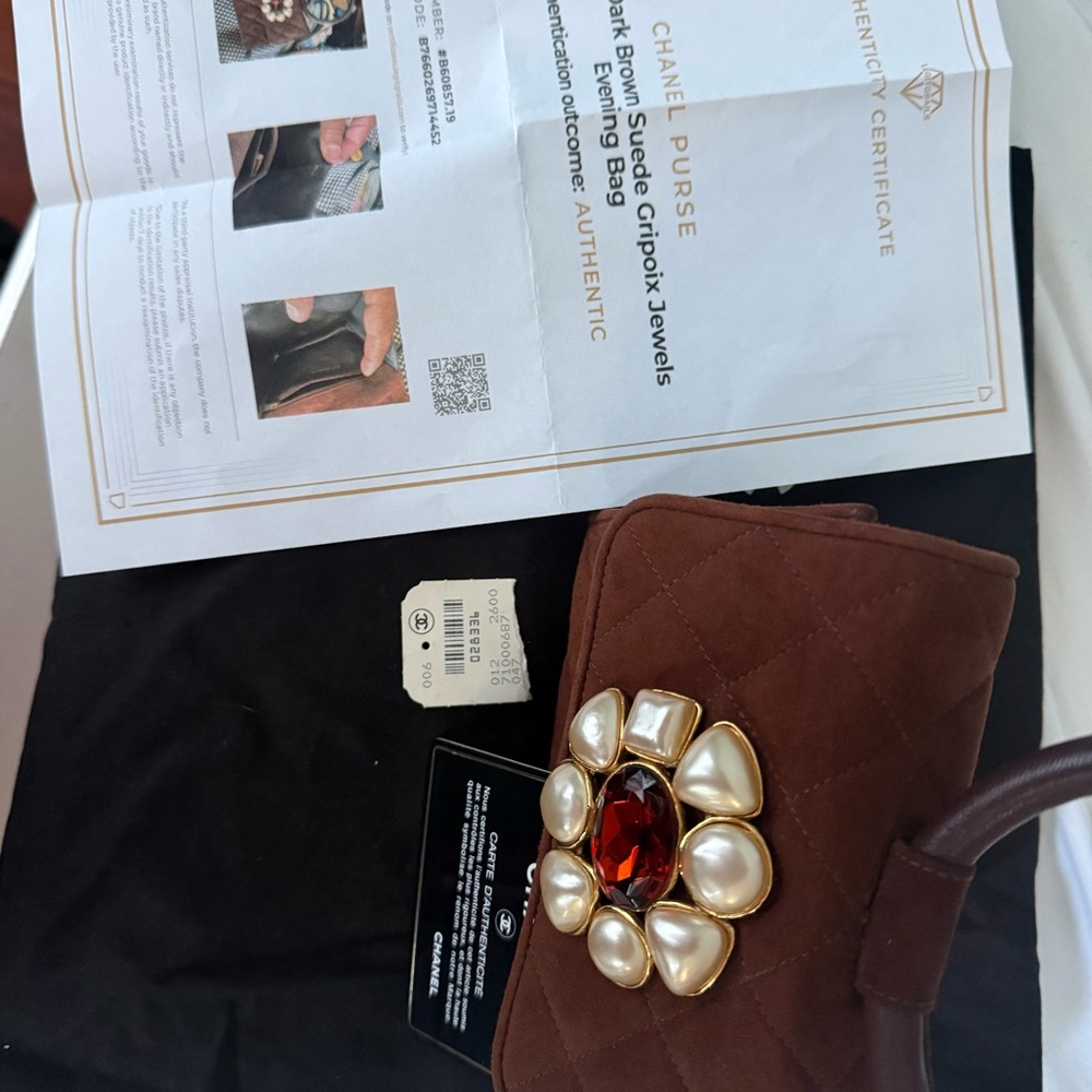 CHANEL DARK BROWN SUEDE EVENING BAG W/ GRIPOIX BROOCH 
Rare Vintage Piece! - Picture 2 of 3